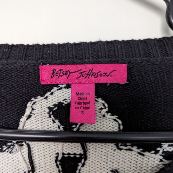 Vintage Betsey Johnson black skull sweater size small - Picture 3 of 3